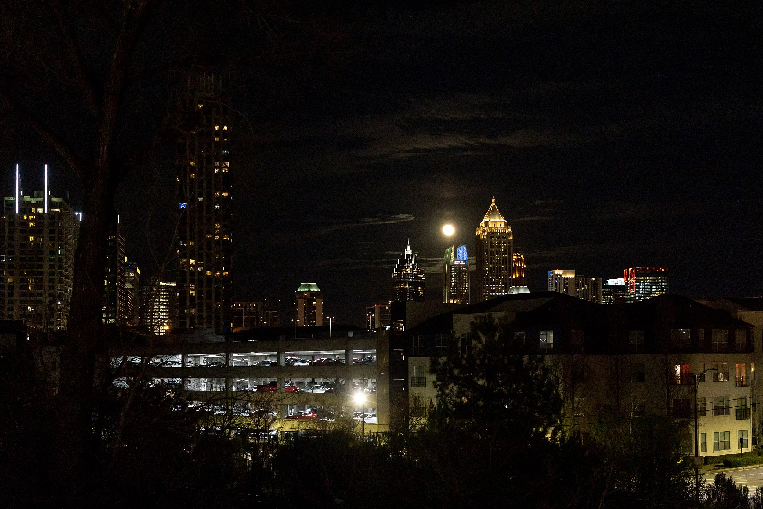 night skyline views of Atlanta