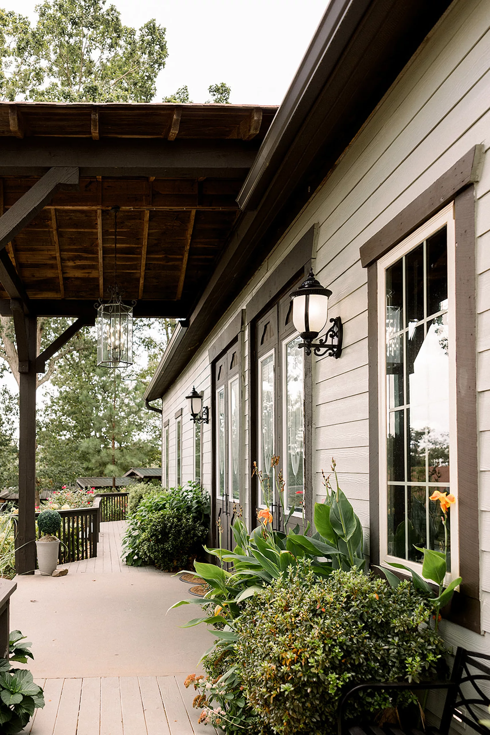 Details of the porch of the bridal suite at the White Oaks Vineyard wedding venue